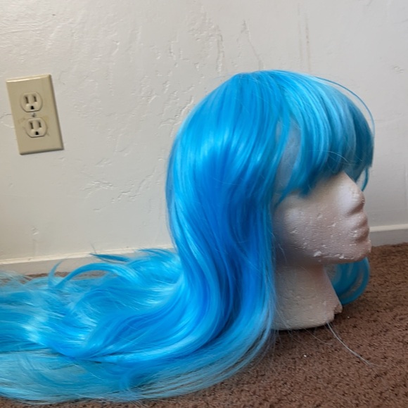 Blue wig - Picture 3 of 5